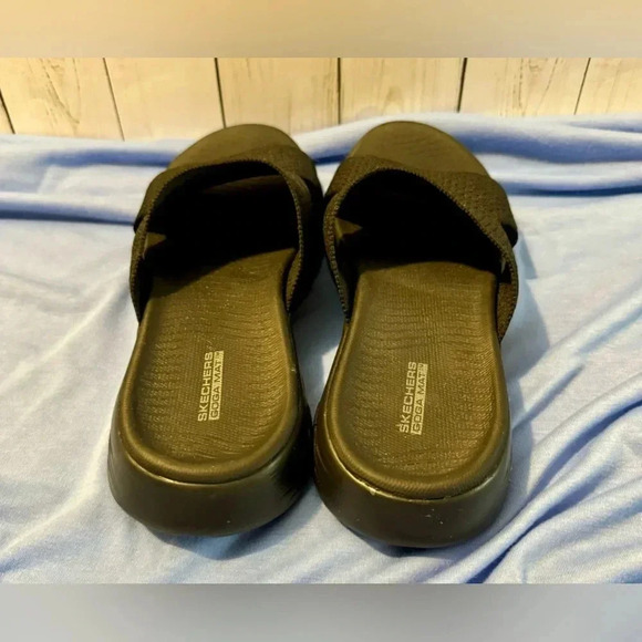 Sketchers women’s black slip on goga mat shoes size 10 - Picture 3 of 6